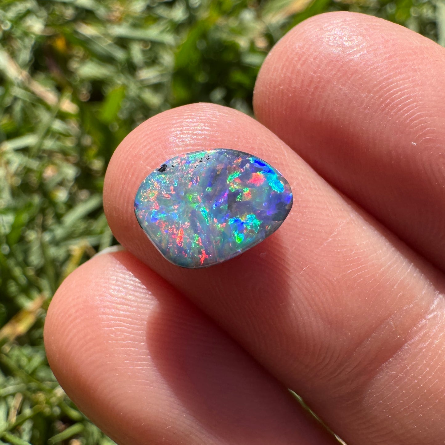 1.56 Ct rainbow gem boulder opal