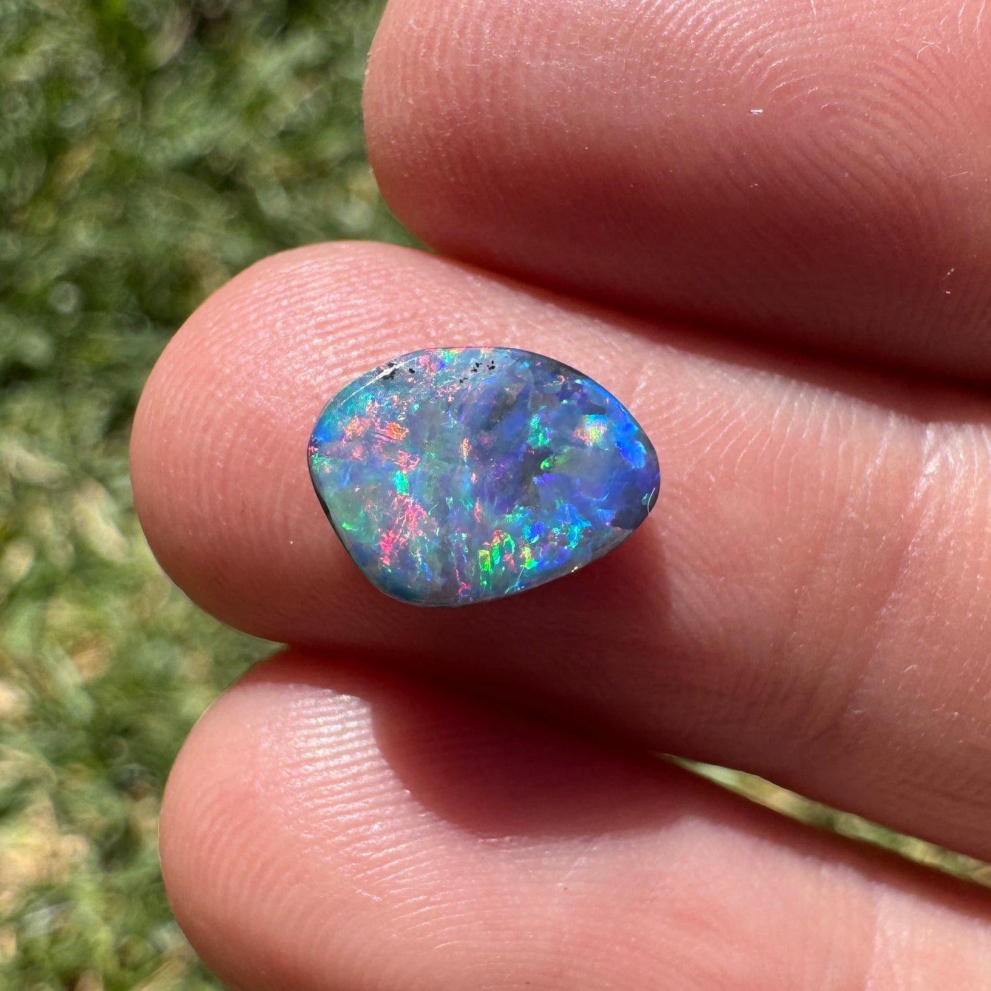 1.56 Ct rainbow gem boulder opal