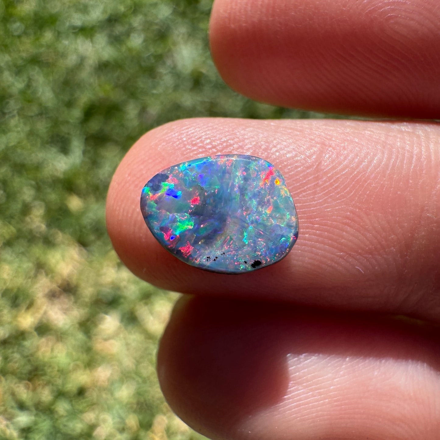 1.56 Ct rainbow gem boulder opal