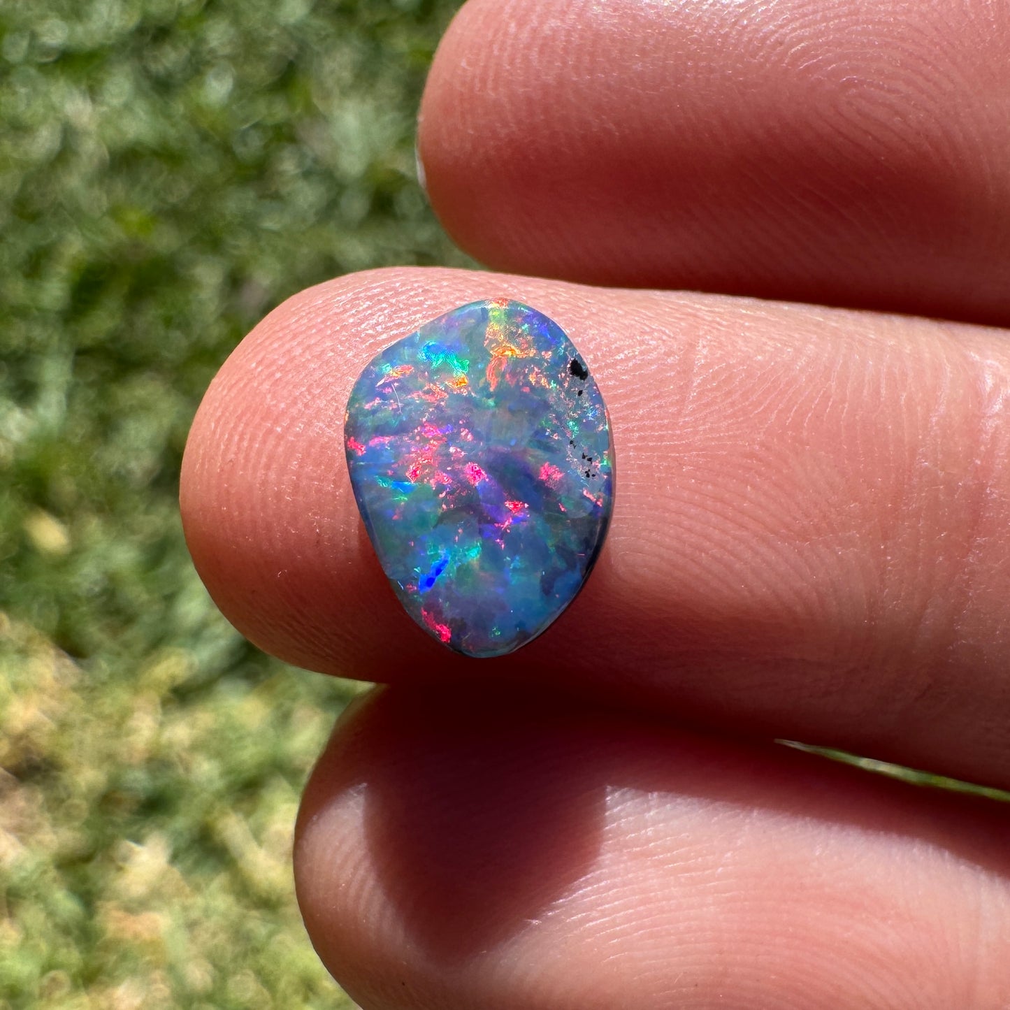 1.56 Ct rainbow gem boulder opal