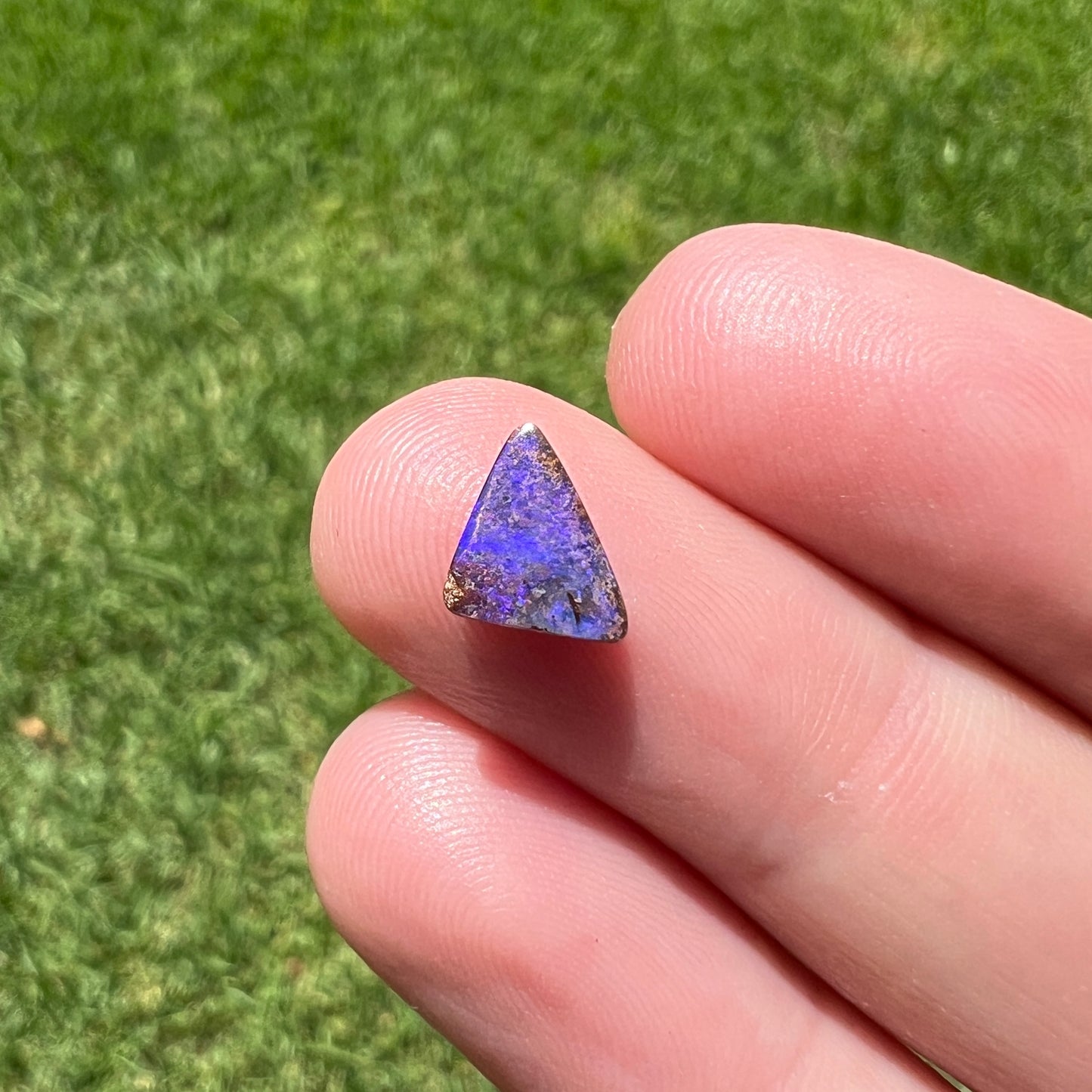 0.89 Ct extra small boulder opal
