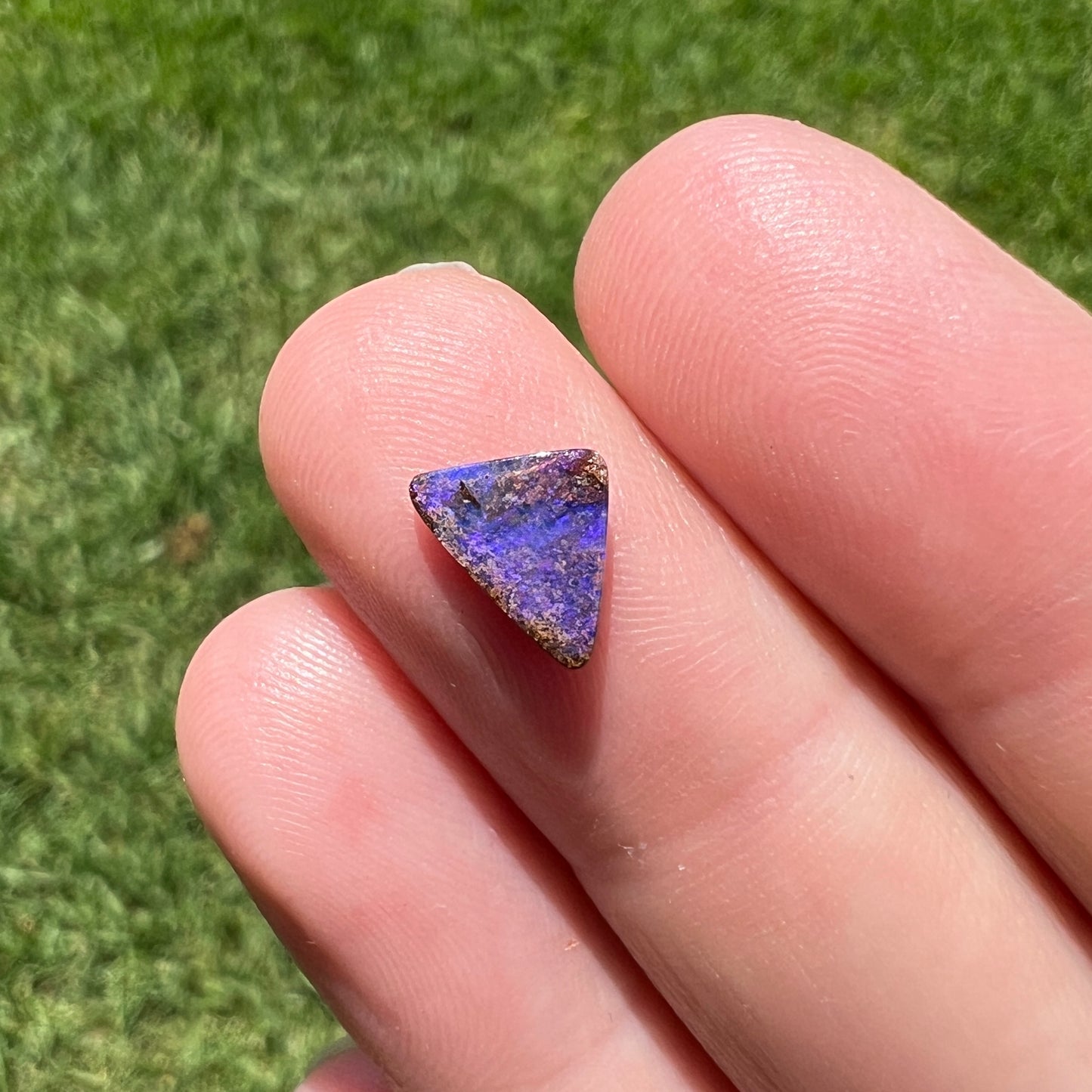 0.89 Ct extra small boulder opal