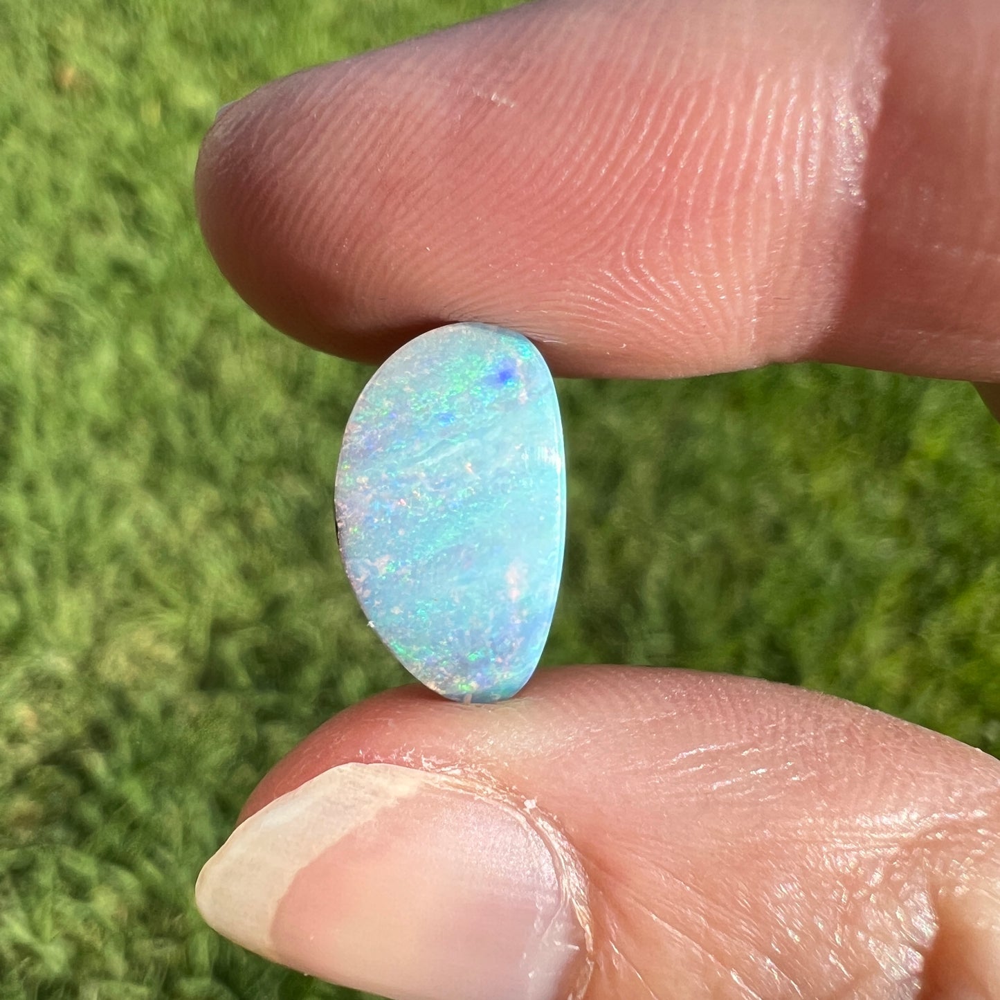 3.89 Ct light pink and green boulder opal