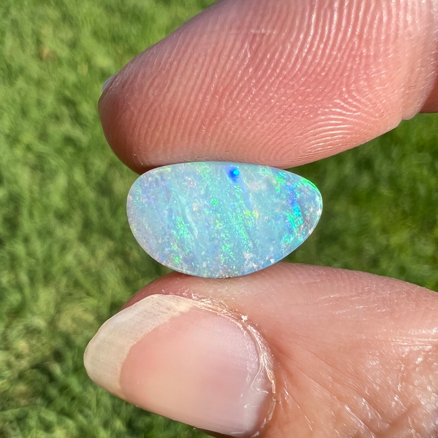 3.89 Ct light pink and green boulder opal