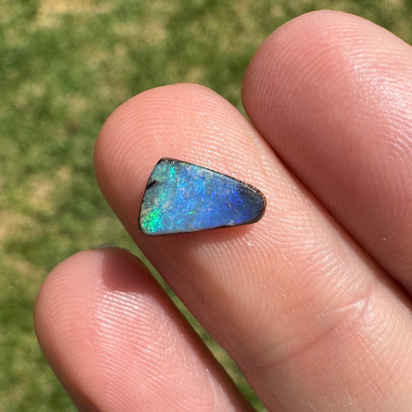 1.02 Ct extra small boulder opal