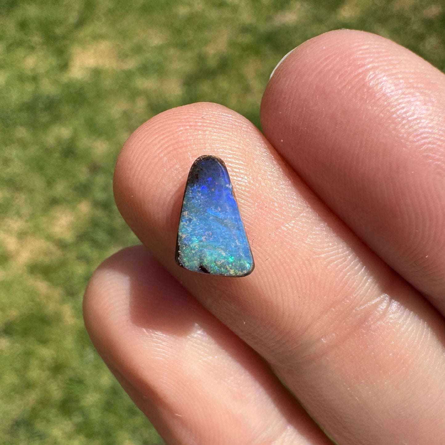 1.02 Ct extra small boulder opal